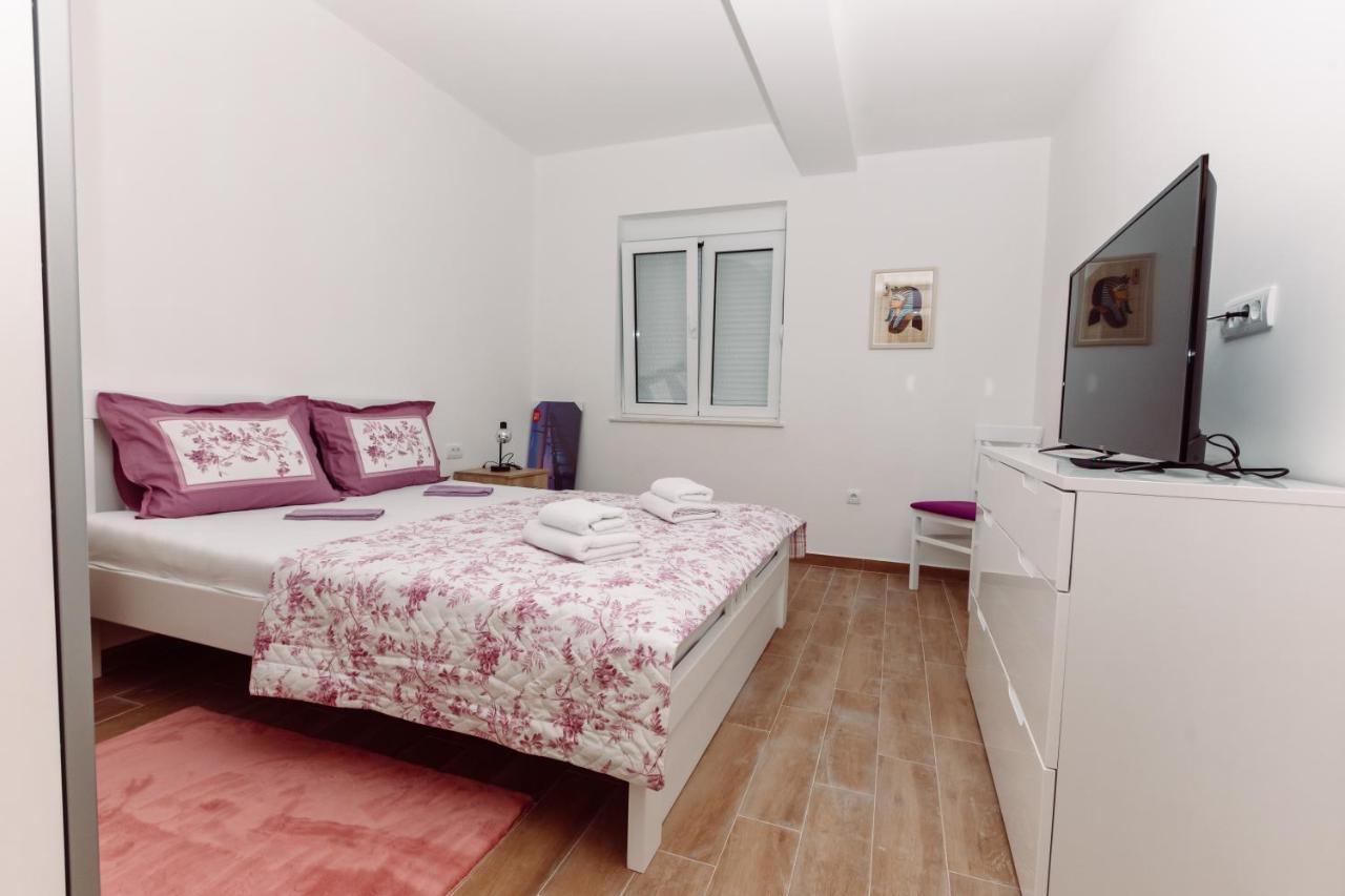 Waterfront Apartment Petrovina Kotor Eksteriør billede