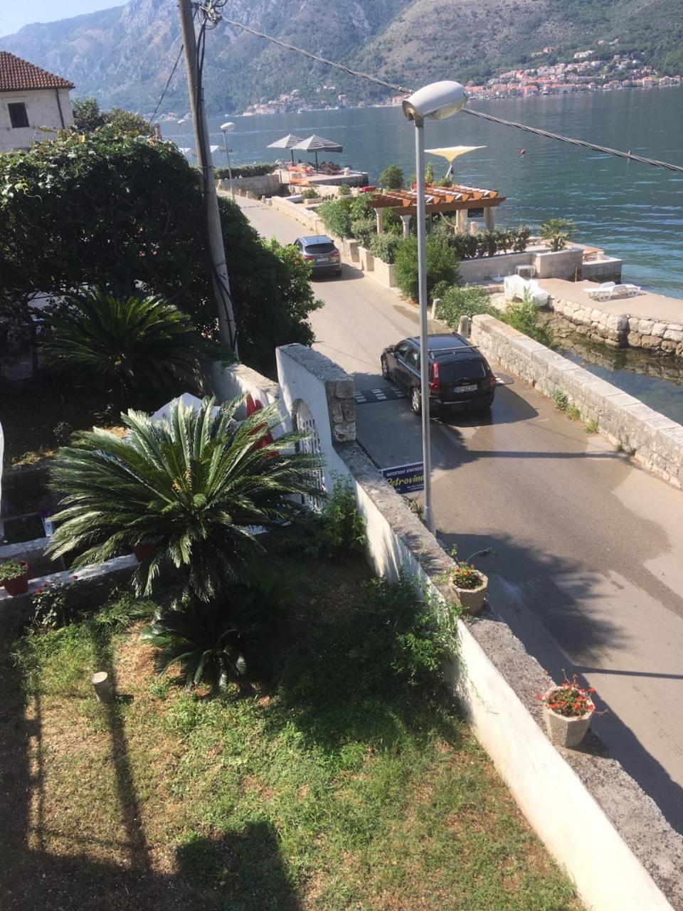 Waterfront Apartment Petrovina Kotor Eksteriør billede