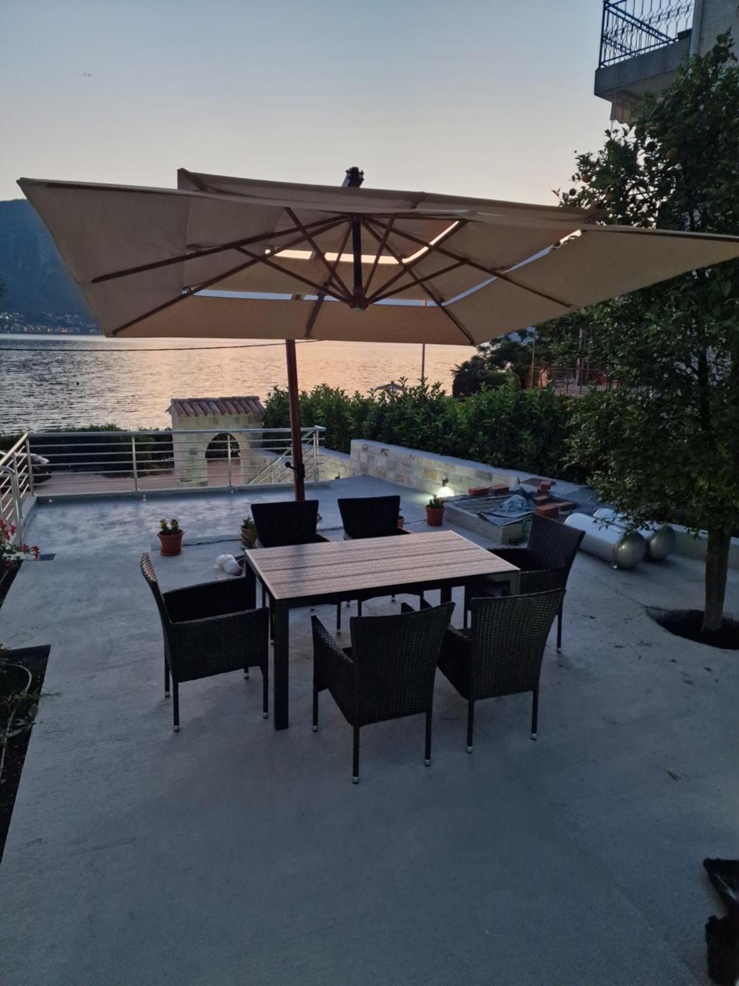Waterfront Apartment Petrovina Kotor Eksteriør billede